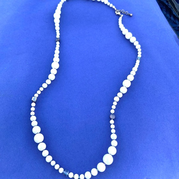 Handmade white and gray necklace - Picture 3 of 6